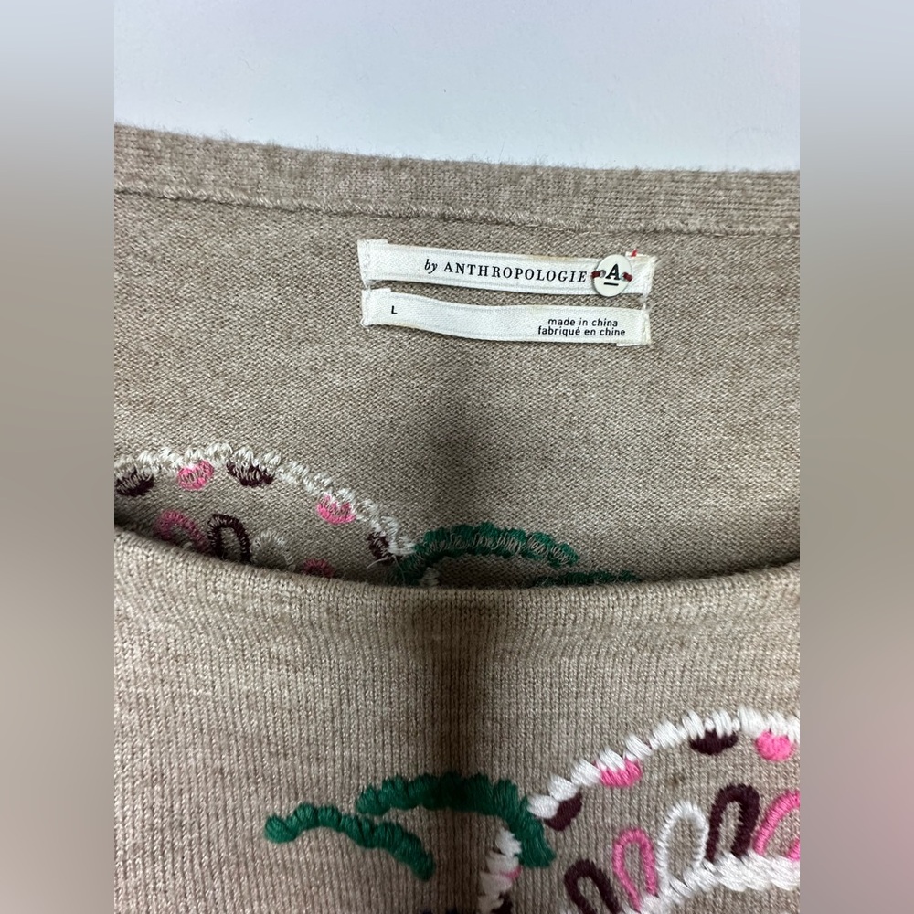 Anthropologie Embroidered Sweater  in Beige Size Large - Picture 10 of 17